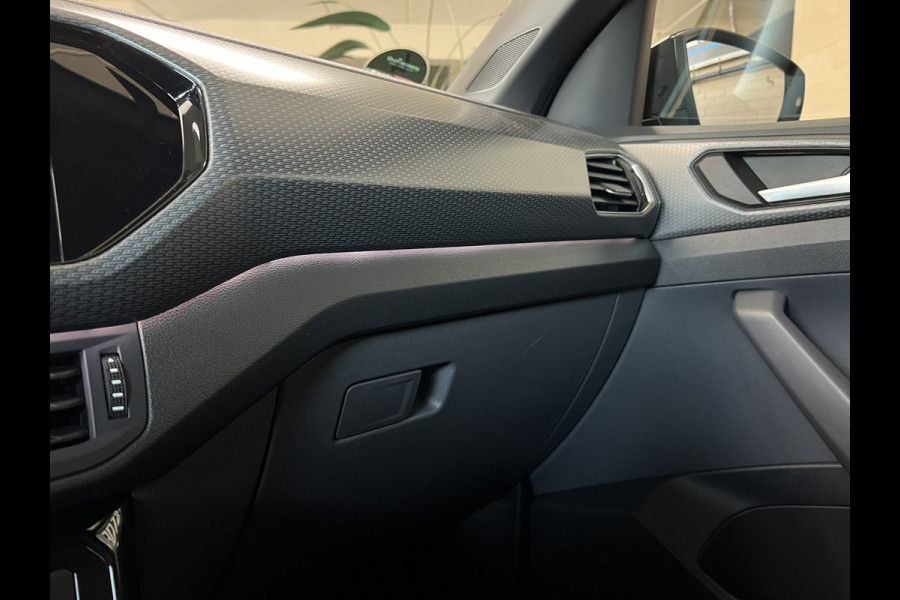 Volkswagen T-Cross 1.0 TSI 115pk R-Line | Carplay | 18" | Camara | Stoelverwarming | LED | Digitaal Display | 100% Dealer Onderhouden!