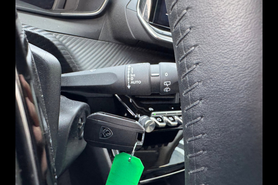 Peugeot 208 1.2 PureTech 100 Allure Navi / 360 Camera / P-sensoren rondom / Pack Vision