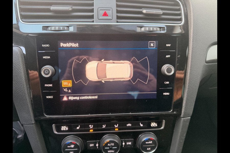 Volkswagen Golf 1.5 TSI Highline 7.5 DSG Join Stoelverw Clima Parkpilot Xenon Front assist Navigatie