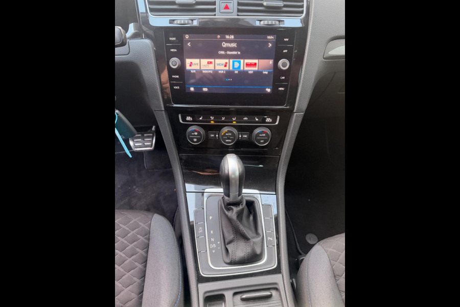 Volkswagen Golf 1.5 TSI Highline 7.5 DSG Join Stoelverw Clima Parkpilot Xenon Front assist Navigatie