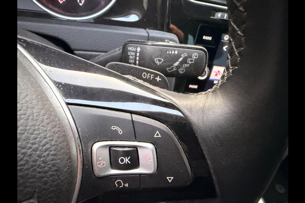 Volkswagen Golf 1.5 TSI Highline 7.5 DSG Join Stoelverw Clima Parkpilot Xenon Front assist Navigatie