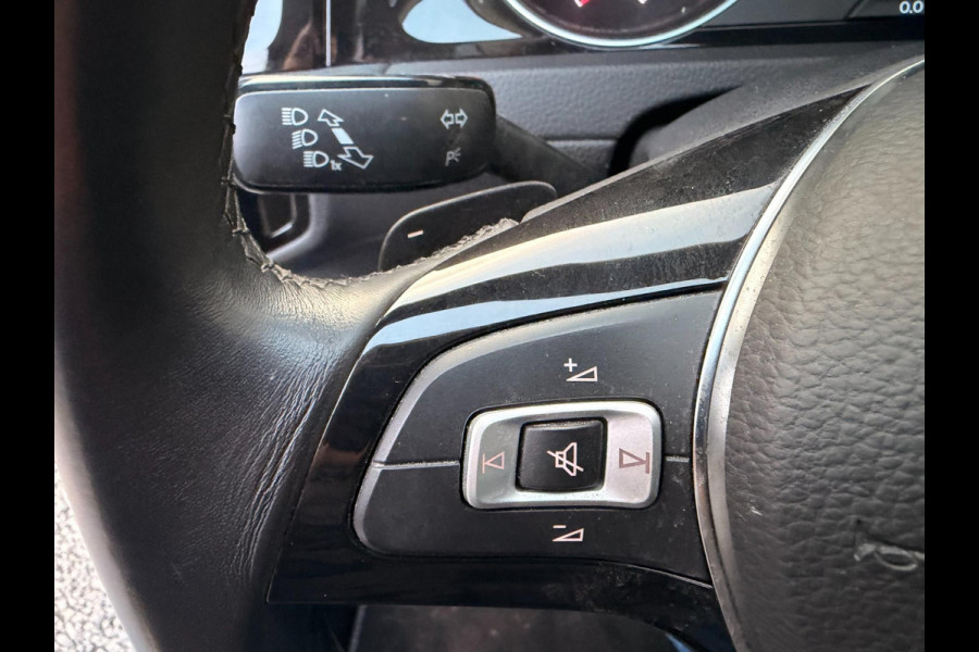 Volkswagen Golf 1.5 TSI Highline 7.5 DSG Join Stoelverw Clima Parkpilot Xenon Front assist Navigatie