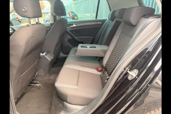 Volkswagen Golf 1.5 TSI Highline 7.5 DSG Join Stoelverw Clima Parkpilot Xenon Front assist Navigatie