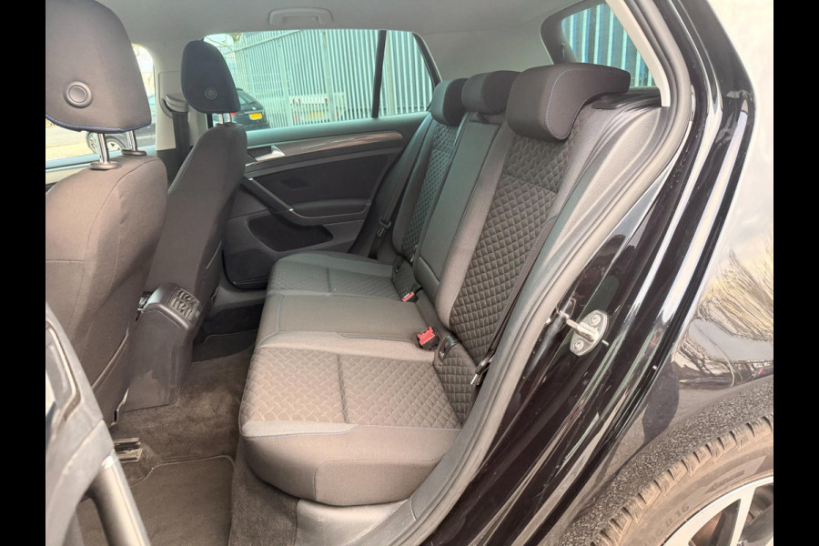 Volkswagen Golf 1.5 TSI Highline 7.5 DSG Join Stoelverw Clima Parkpilot Xenon Front assist Navigatie