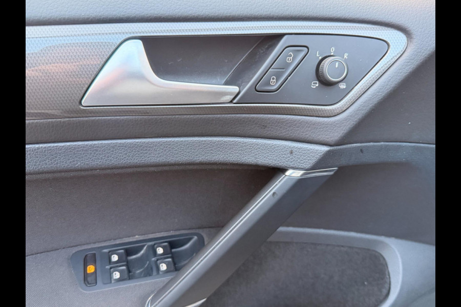 Volkswagen Golf 1.5 TSI Highline 7.5 DSG Join Stoelverw Clima Parkpilot Xenon Front assist Navigatie