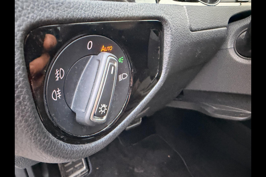 Volkswagen Golf 1.5 TSI Highline 7.5 DSG Join Stoelverw Clima Parkpilot Xenon Front assist Navigatie