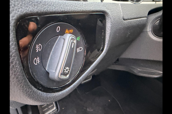 Volkswagen Golf 1.5 TSI Highline 7.5 DSG Join Stoelverw Clima Parkpilot Xenon Front assist Navigatie
