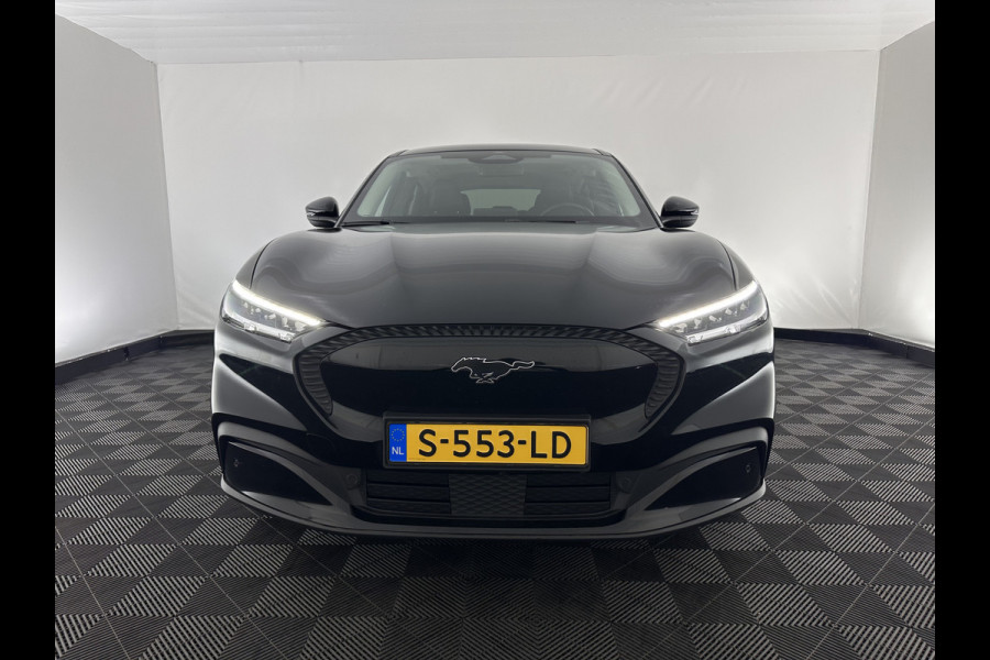 Ford Mustang Mach-E RWD 75 kWh [ 3-Fase-11kW] {SOH-89%} (INCL.BTW) *LEATHER | FULL-LED | DAB | DIGI-COCKPIT | KEYLESS | NAVI-FULLMAP | CARPLAY | HEATED-COMFORTSEATS | TOPVIEW | ADAPTIVE-CRUISE | PRIVACY-GLASS | 18'' ALU*