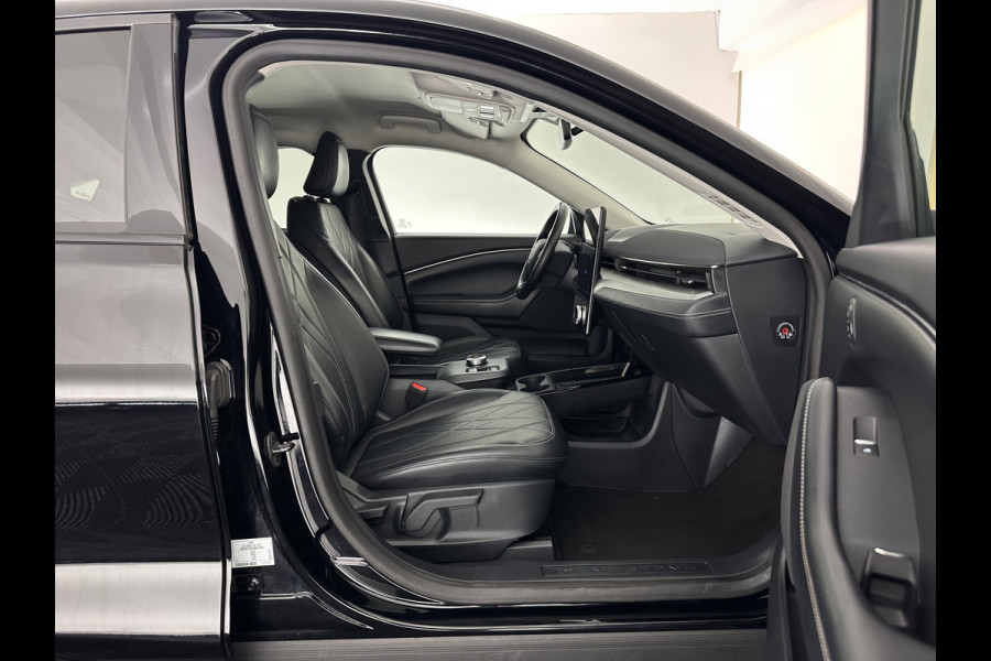 Ford Mustang Mach-E RWD 75 kWh [ 3-Fase-11kW] {SOH-89%} (INCL.BTW) *LEATHER | FULL-LED | DAB | DIGI-COCKPIT | KEYLESS | NAVI-FULLMAP | CARPLAY | HEATED-COMFORTSEATS | TOPVIEW | ADAPTIVE-CRUISE | PRIVACY-GLASS | 18'' ALU*