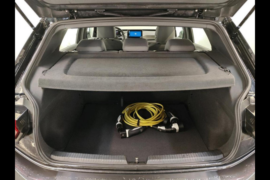Volkswagen ID.3 Pro 58 kWh Airco ECC Navi Carplay Stoel/Stuurwielverwarming 18" LM Velgen PDC VA