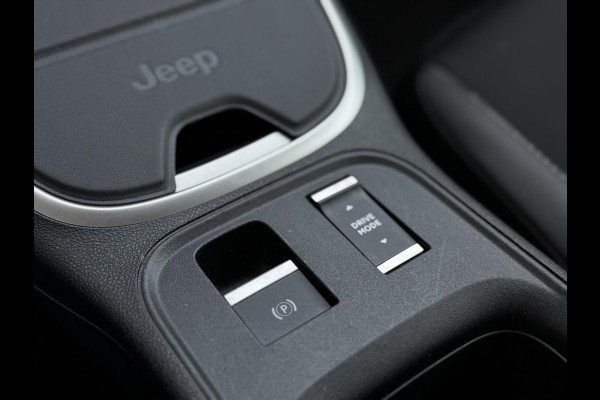 Jeep Avenger 1st Edition 54 kWh NL-AUTO | ELEKTRISCHE KLEP | NAVI | SFEER VERL. SOH 95,44%
