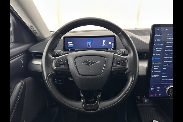 Ford Mustang Mach-E RWD 75 kWh [ 3-Fase-11kW] {SOH-86%} (INCL.BTW) *LEATHER | FULL-LED | DAB | DIGI-COCKPIT | KEYLESS | NAVI-FULLMAP | CARPLAY | HEATED-COMFORTSEATS | TOPVIEW | ADAPTIVE-CRUISE | PRIVACY-GLASS | 18'' ALU*