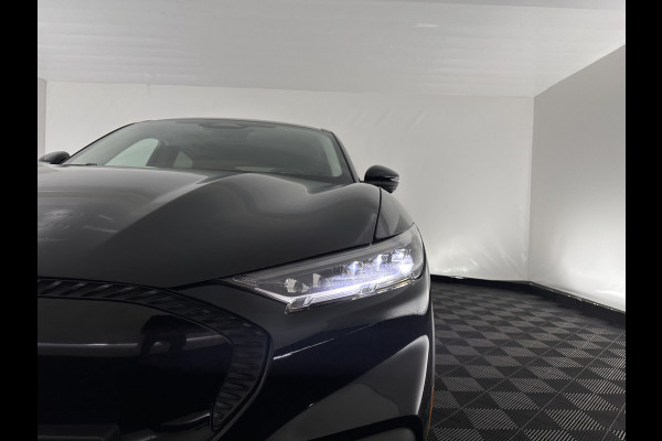 Ford Mustang Mach-E RWD 75 kWh [ 3-Fase-11kW] {SOH-86%} (INCL.BTW) *LEATHER | FULL-LED | DAB | DIGI-COCKPIT | KEYLESS | NAVI-FULLMAP | CARPLAY | HEATED-COMFORTSEATS | TOPVIEW | ADAPTIVE-CRUISE | PRIVACY-GLASS | 18'' ALU*