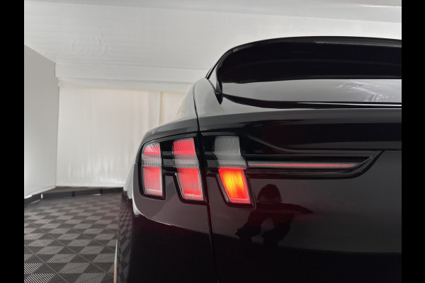 Ford Mustang Mach-E RWD 75 kWh [ 3-Fase-11kW] {SOH-86%} (INCL.BTW) *LEATHER | FULL-LED | DAB | DIGI-COCKPIT | KEYLESS | NAVI-FULLMAP | CARPLAY | HEATED-COMFORTSEATS | TOPVIEW | ADAPTIVE-CRUISE | PRIVACY-GLASS | 18'' ALU*