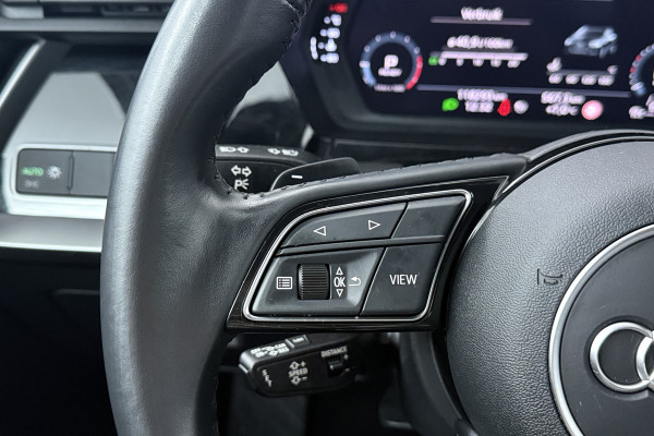 Audi A3 Sportback 35 TFSI S edition (STOELVERWARMING, ELEKTR STOELEN, NAVIGATIE, DIGITALE COCKPIT, LANE-ASSIST, SENSOREN)
