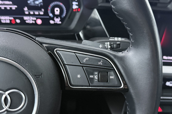 Audi A3 Sportback 35 TFSI S edition (STOELVERWARMING, ELEKTR STOELEN, NAVIGATIE, DIGITALE COCKPIT, LANE-ASSIST, SENSOREN)