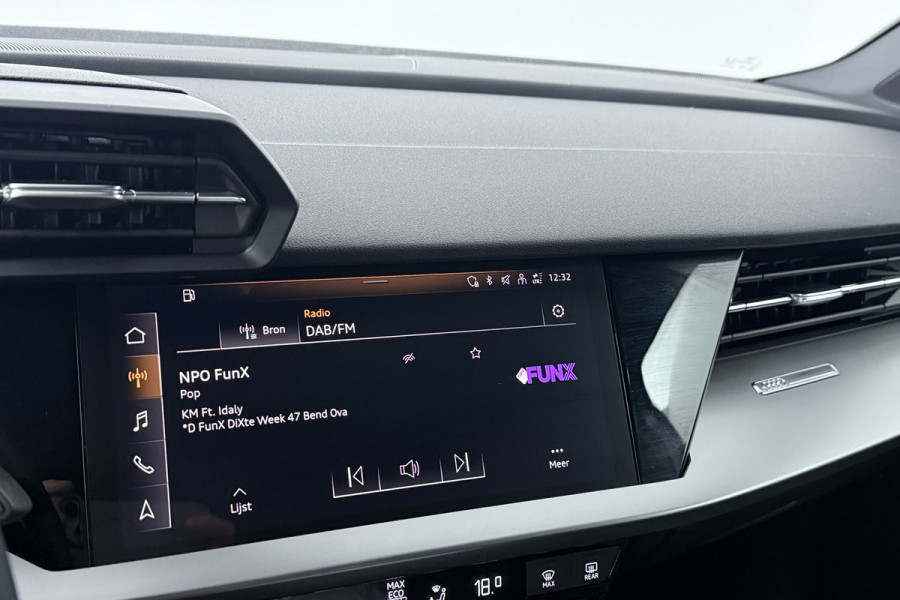 Audi A3 Sportback 35 TFSI S edition (STOELVERWARMING, ELEKTR STOELEN, NAVIGATIE, DIGITALE COCKPIT, LANE-ASSIST, SENSOREN)