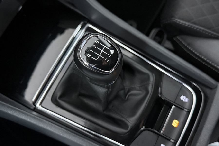 Škoda Kodiaq 1.5 TSI Business Edition (ACHTERUITRIJCAMERA, NAVIGATIE, CARPLAY, CRUISE CONTROL, PARKEERSENSOREN)