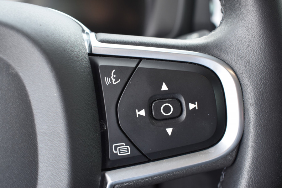 Volvo V60 B3 177PK Automaat Momentum Advantage | ACC | PDC | 17"LMV | Apple Carplay / Android |