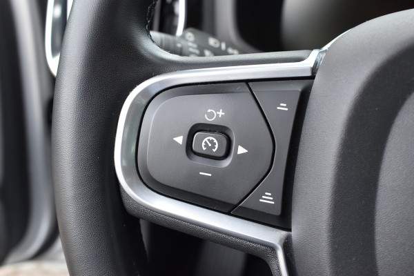 Volvo V60 B3 177PK Automaat Momentum Advantage | ACC | PDC | 17"LMV | Apple Carplay / Android |