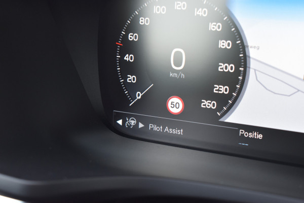 Volvo V60 B3 177PK Automaat Momentum Advantage | ACC | PDC | 17"LMV | Apple Carplay / Android |