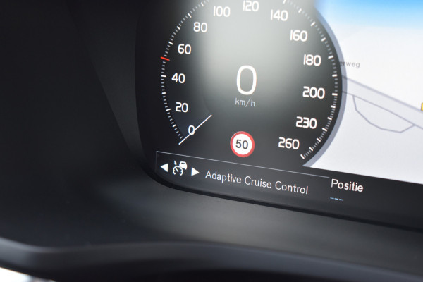 Volvo V60 B3 177PK Automaat Momentum Advantage | ACC | PDC | 17"LMV | Apple Carplay / Android |