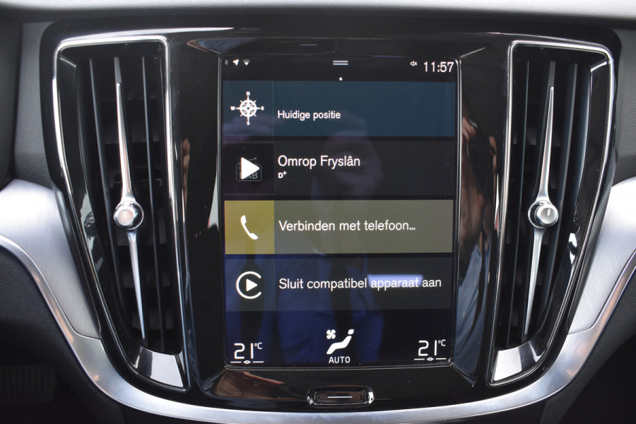 Volvo V60 B3 177PK Automaat Momentum Advantage | ACC | PDC | 17"LMV | Apple Carplay / Android |