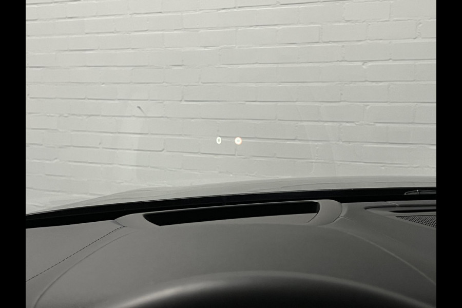 Volvo V60 2.0 T8 Plug-in hybrid AWD Ultimate Dark Trekhaak | Adapt. cruise | Massage | Open dak | 360 camera | Stoelventilatie | Stuur-/stoelverwarming