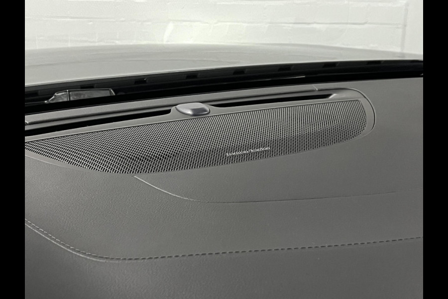Volvo V60 2.0 T8 Plug-in hybrid AWD Ultimate Dark Trekhaak | Adapt. cruise | Massage | Open dak | 360 camera | Stoelventilatie | Stuur-/stoelverwarming