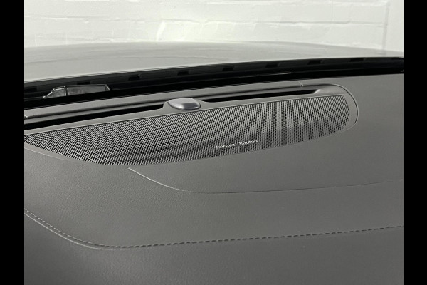 Volvo V60 2.0 T8 Plug-in hybrid AWD Ultimate Dark Trekhaak | Adapt. cruise | Massage | Open dak | 360 camera | Stoelventilatie | Stuur-/stoelverwarming