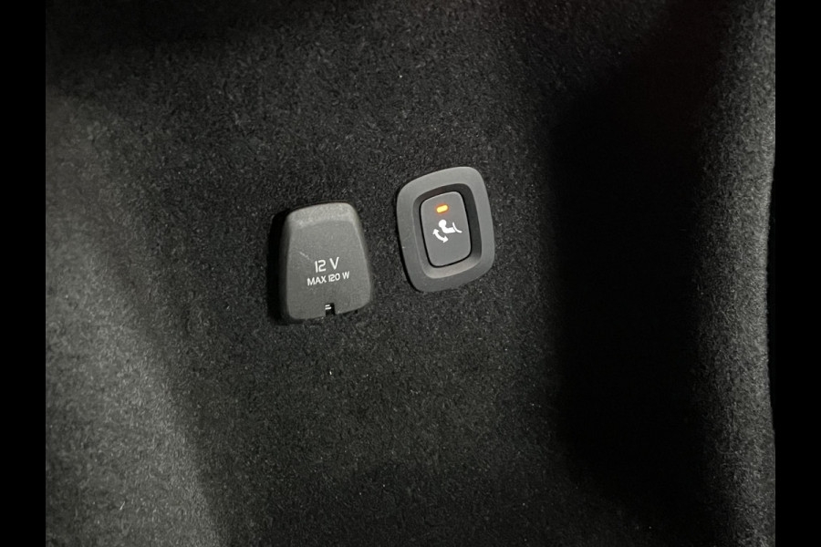 Volvo V60 2.0 T8 Plug-in hybrid AWD Ultimate Dark Trekhaak | Adapt. cruise | Massage | Open dak | 360 camera | Stoelventilatie | Stuur-/stoelverwarming