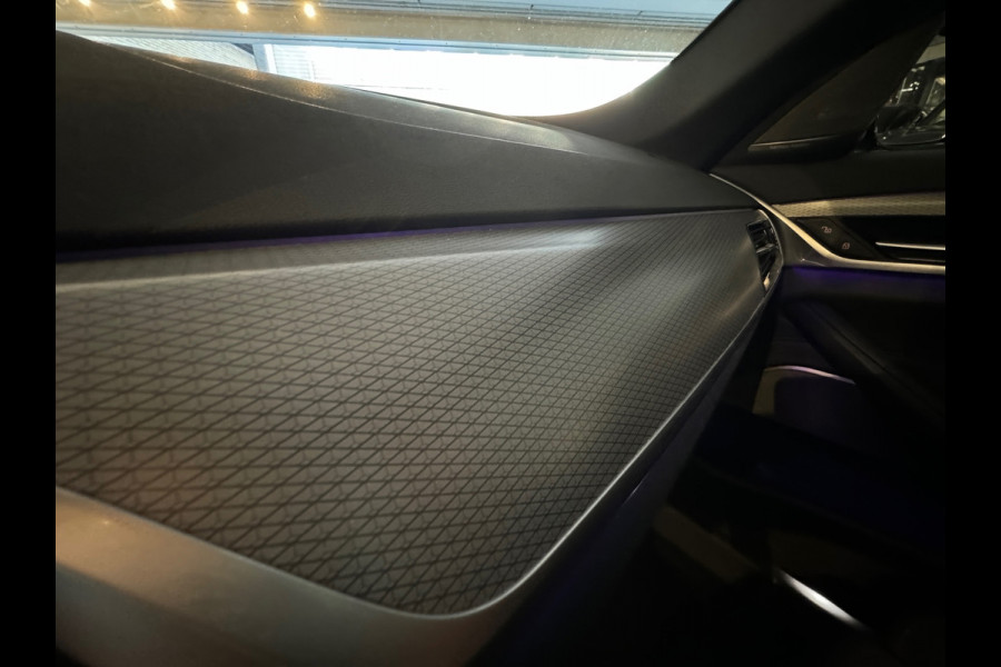 BMW 5 Serie Touring 530i xDrive M Sport High Ex Pano|Sfeer