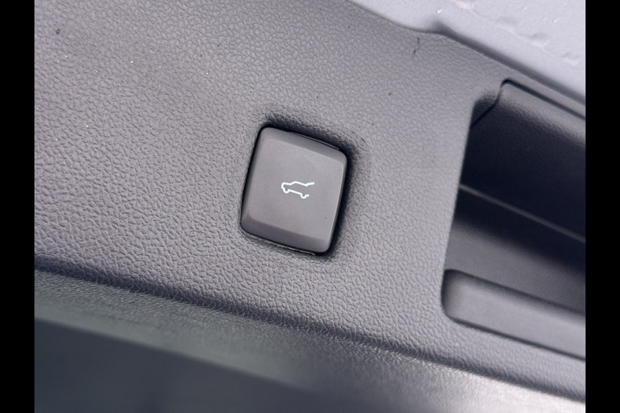 Ford Kuga 2.5 Hybrid PHEV ST-Line X Trekhaak Navi Head-Up Display Adap.Cruise Ecc Camera Stoel+Achterbankverwarming Apple Carplay Android  Privacy Glas Winterpakket Elek.Achterklep Led Virtual Cockpit Dodehoek-assistent 1.500KG Trekgewicht 1e Eigenaar Dealeronderhouden