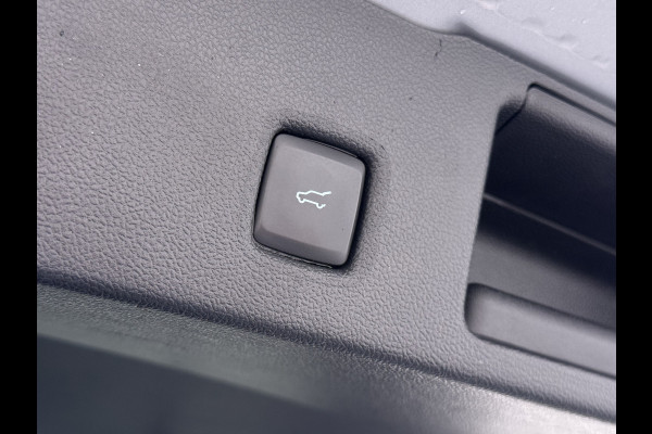 Ford Kuga 2.5 Hybrid PHEV ST-Line X Trekhaak Navi Head-Up Display Adap.Cruise Ecc Camera Stoel+Achterbankverwarming Apple Carplay Android  Privacy Glas Winterpakket Elek.Achterklep Led Virtual Cockpit Dodehoek-assistent 1.500KG Trekgewicht 1e Eigenaar Dealeronderhouden