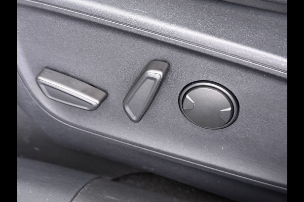 Ford Kuga 2.5 Hybrid PHEV ST-Line X Trekhaak Navi Head-Up Display Adap.Cruise Ecc Camera Stoel+Achterbankverwarming Apple Carplay Android  Privacy Glas Winterpakket Elek.Achterklep Led Virtual Cockpit Dodehoek-assistent 1.500KG Trekgewicht 1e Eigenaar Dealeronderhouden