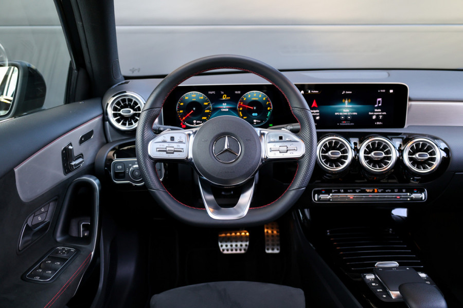 Mercedes-Benz A-Klasse 250 e Business Solution AMG Limited | NAP | PANO | 2X MEMORY | AMG | SFEER | KEYLESS