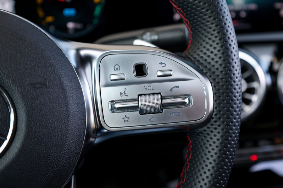 Mercedes-Benz A-Klasse 250 e Business Solution AMG Limited | NAP | PANO | 2X MEMORY | AMG | SFEER | KEYLESS