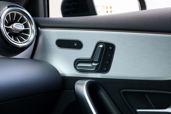 Mercedes-Benz A-Klasse 250 e Business Solution AMG Limited | NAP | PANO | 2X MEMORY | AMG | SFEER | KEYLESS