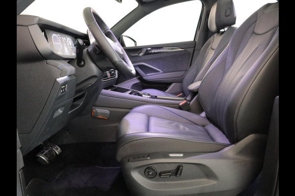 Volkswagen Tayron 1.5 eHybrid R-Line Edition 272 pk Automaat (DSG) | Verlengde garantie | Navigatie | Panoramadak | Trekhaak (wegklapbaar) | Rondomzicht camera | Lederen bekleding | Stoelverwarming v/a | R-Line |