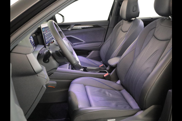 Volkswagen Tayron 1.5 eHybrid R-Line Edition 272 pk Automaat (DSG) | Verlengde garantie | Navigatie | Panoramadak | Trekhaak (wegklapbaar) | Rondomzicht camera | Lederen bekleding | Stoelverwarming v/a | R-Line |