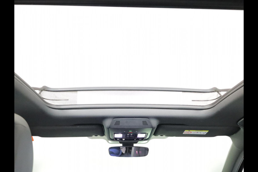 Volkswagen Tayron 1.5 eHybrid R-Line Edition 272 pk Automaat (DSG) | Verlengde garantie | Navigatie | Panoramadak | Trekhaak (wegklapbaar) | Rondomzicht camera | Lederen bekleding | Stoelverwarming v/a | R-Line |