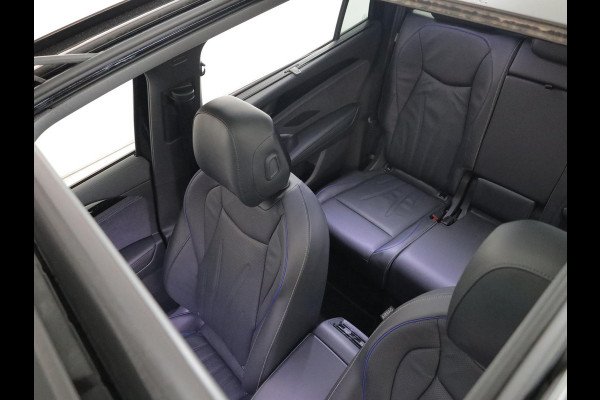 Volkswagen Tayron 1.5 eHybrid R-Line Edition 272 pk Automaat (DSG) | Verlengde garantie | Navigatie | Panoramadak | Trekhaak (wegklapbaar) | Rondomzicht camera | Lederen bekleding | Stoelverwarming v/a | R-Line |