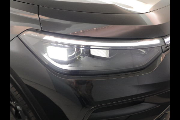 Volkswagen Tayron 1.5 eHybrid R-Line Edition 272 pk Automaat (DSG) | Verlengde garantie | Navigatie | Panoramadak | Trekhaak (wegklapbaar) | Rondomzicht camera | Lederen bekleding | Stoelverwarming v/a | R-Line |