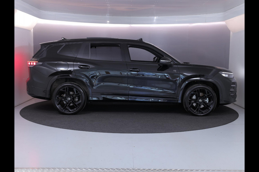 Volkswagen Tayron 1.5 eHybrid R-Line Edition 272 pk Automaat (DSG) | Verlengde garantie | Navigatie | Panoramadak | Trekhaak (wegklapbaar) | Rondomzicht camera | Lederen bekleding | Stoelverwarming v/a | R-Line |