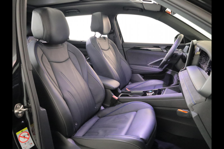 Volkswagen Tayron 1.5 eHybrid R-Line Edition 272 pk Automaat (DSG) | Verlengde garantie | Navigatie | Panoramadak | Trekhaak (wegklapbaar) | Rondomzicht camera | Lederen bekleding | Stoelverwarming v/a | R-Line |