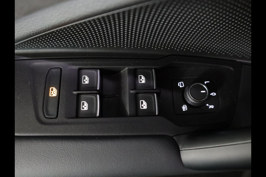 Volkswagen Tayron 1.5 eHybrid R-Line Edition 272 pk Automaat (DSG) | Verlengde garantie | Navigatie | Panoramadak | Trekhaak (wegklapbaar) | Rondomzicht camera | Lederen bekleding | Stoelverwarming v/a | R-Line |