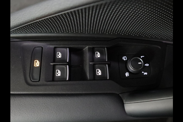 Volkswagen Tayron 1.5 eHybrid R-Line Edition 272 pk Automaat (DSG) | Verlengde garantie | Navigatie | Panoramadak | Trekhaak (wegklapbaar) | Rondomzicht camera | Lederen bekleding | Stoelverwarming v/a | R-Line |