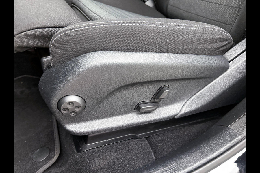 Mercedes-Benz GLC 300e 4MATIC Business Solution Luxury CAMERA | TREKHAAK | NAVI & CARPLAY