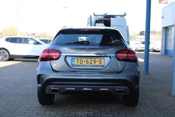 Mercedes-Benz GLA 180 Business | Afneembare Trekhaak | AMG Line Velgen | Stoelverwarming | Sportstoelen Alcantara | Camera |
