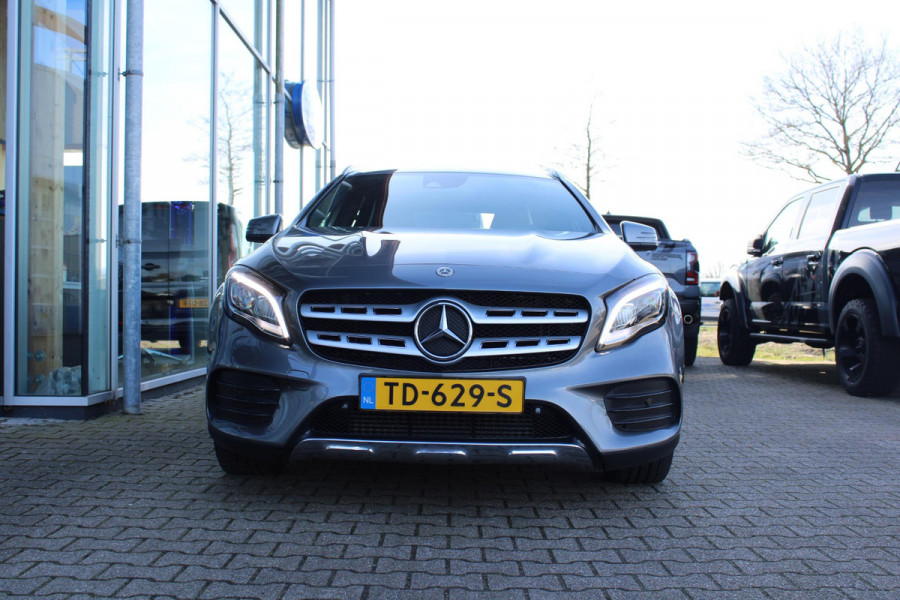 Mercedes-Benz GLA 180 Business | Afneembare Trekhaak | AMG Line Velgen | Stoelverwarming | Sportstoelen Alcantara | Camera |